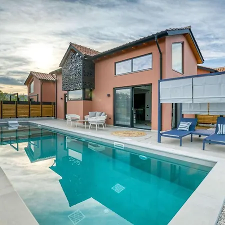 Water 2 Villa